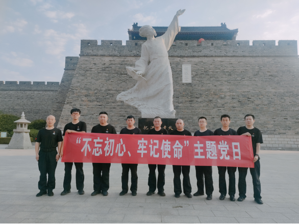 諸城守押大隊黨支部超然臺黨性教育基地開展“不忘初心、牢記使命”現(xiàn)場教學活動405.png