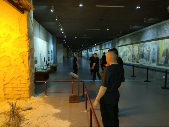 諸城守押大隊黨支部超然臺黨性教育基地開展“不忘初心、牢記使命”現(xiàn)場教學活動404.png